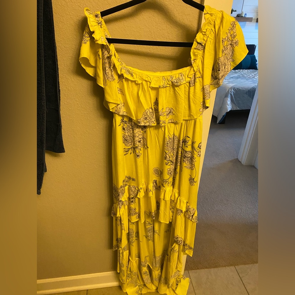 Skylar + Madison assymetrical yellow dress. Size small.